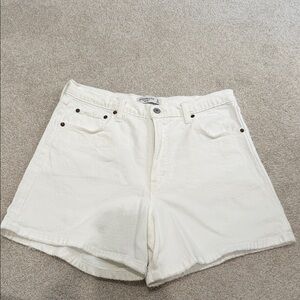 Abercrombie & Fitch the dad short, high rise Size